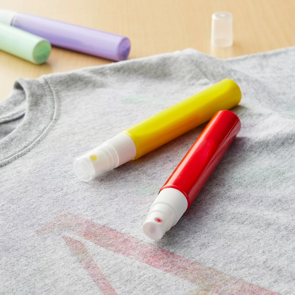 Top 10 ⌛ Red & Yellow Fabric Spray Paint Set by ArtMinds™ 🎁 4 Top 10 ⌛ Red & Yellow Fabric Spray Paint Set by ArtMinds™ 🎁 - Image 4